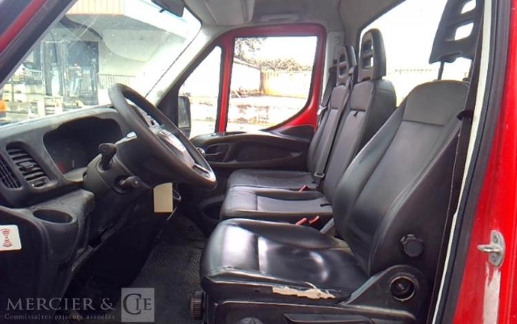 IVECO 35-130 BENNE SIMPLE CABINE COFFRE ROUGE EF-572-FT