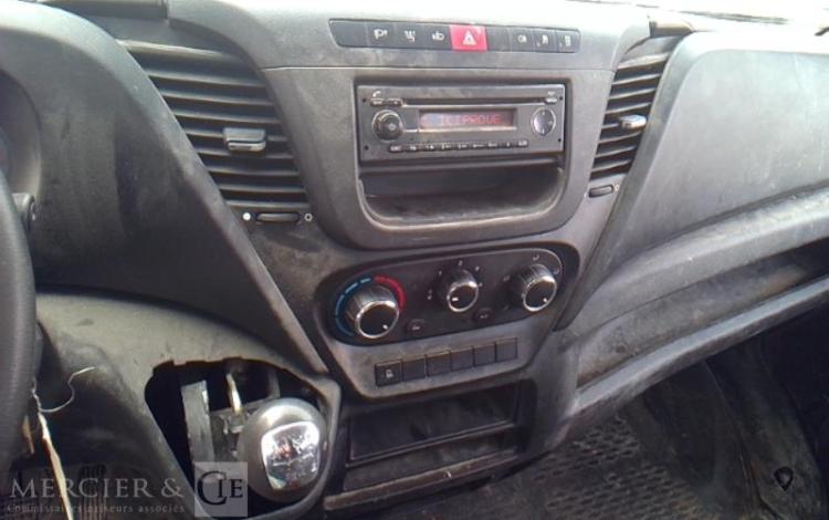 IVECO 35-130 BENNE SIMPLE CABINE COFFRE ROUGE EF-572-FT