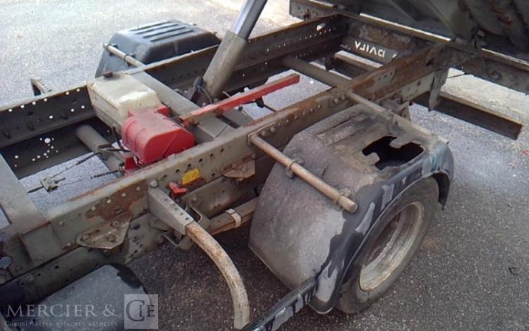 IVECO 35-130 BENNE SIMPLE CABINE COFFRE ROUGE EF-572-FT