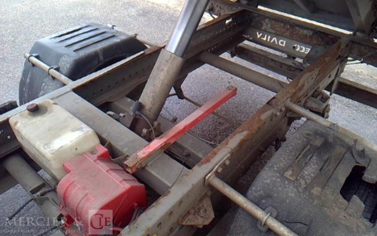 IVECO 35-130 BENNE SIMPLE CABINE COFFRE ROUGE EF-572-FT