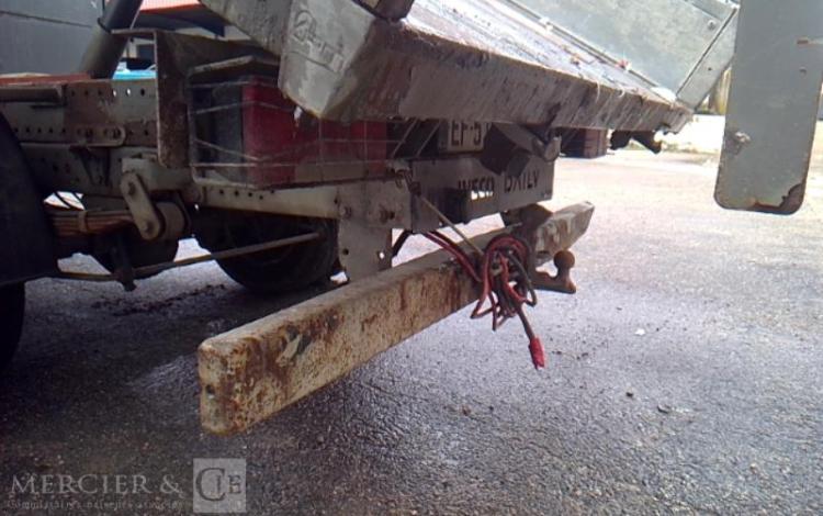 IVECO 35-130 BENNE SIMPLE CABINE COFFRE ROUGE EF-572-FT