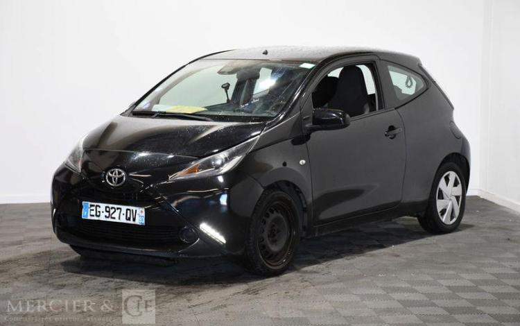 TOYOTA AYGO 1,0 VVTI X-PLAY NOIR EG-927-QV
