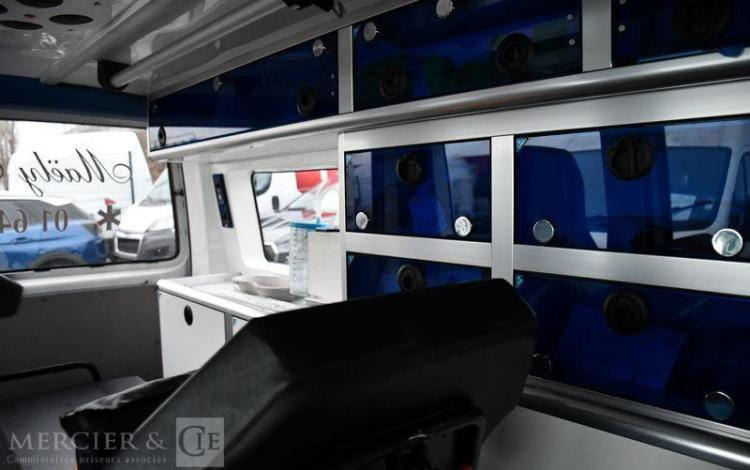 VOLKSWAGEN TRANSPORTER T6 AMBULANCE BLANC EH-141-RC