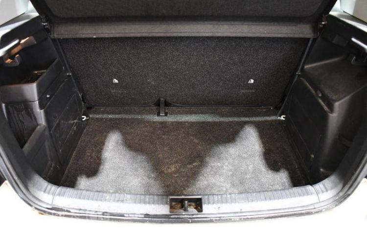 SKODA FABIA BLANC EN-057-TF