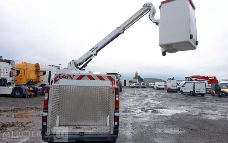 RENAULT TRAFIC 1,6 DCI 16V 120 CV AVEC NACELLE 091F – 9 M – 630 HEURES – ANNEE 2017 BLANC EN-947-BW