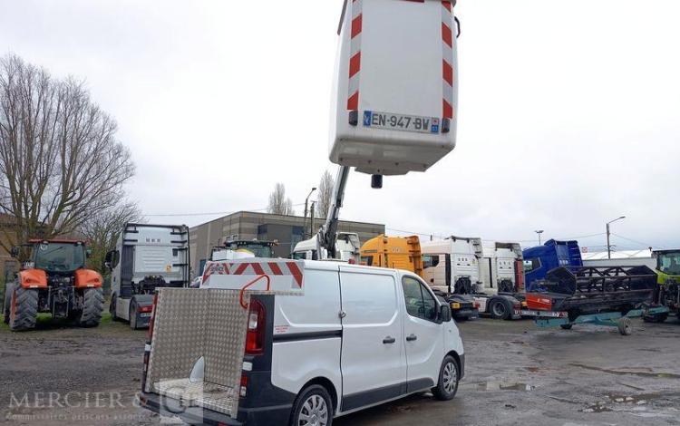 RENAULT TRAFIC 1,6 DCI 16V 120 CV AVEC NACELLE 091F – 9 M – 630 HEURES – ANNEE 2017 BLANC EN-947-BW