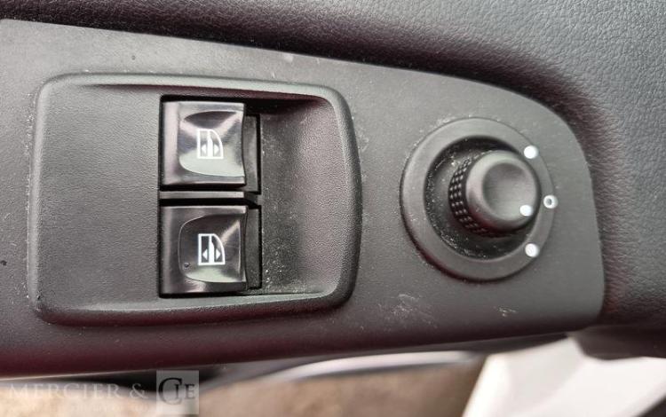 RENAULT TRAFIC 1,6 DCI 16V 120 CV AVEC NACELLE 091F – 9 M – 630 HEURES – ANNEE 2017 BLANC EN-947-BW