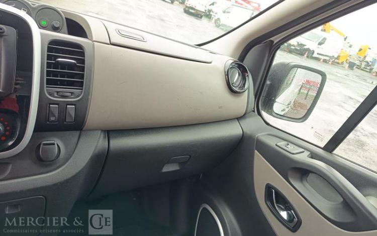 RENAULT TRAFIC 1,6 DCI 16V 120 CV AVEC NACELLE 091F – 9 M – 630 HEURES – ANNEE 2017 BLANC EN-947-BW