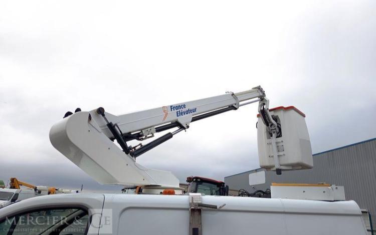 RENAULT TRAFIC 1,6 DCI 16V 120 CV AVEC NACELLE 091F – 9 M – 630 HEURES – ANNEE 2017 BLANC EN-947-BW