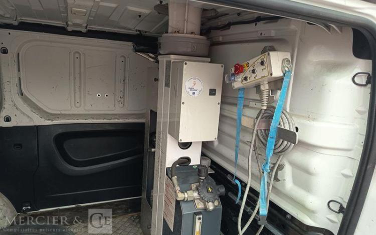 RENAULT TRAFIC 1,6 DCI 16V 120 CV AVEC NACELLE 091F – 9 M – 630 HEURES – ANNEE 2017 BLANC EN-947-BW