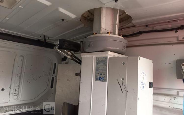 RENAULT TRAFIC 1,6 DCI 16V 120 CV AVEC NACELLE 091F – 9 M – 630 HEURES – ANNEE 2017 BLANC EN-947-BW