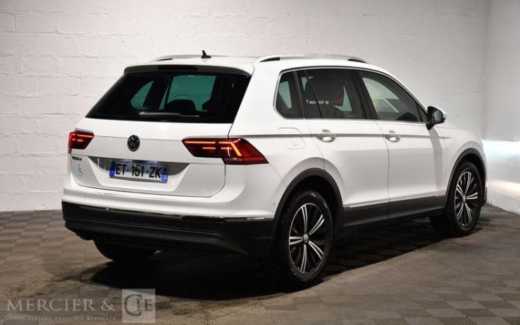 VOLKSWAGEN TIGUAN BLANC ET-151-ZK