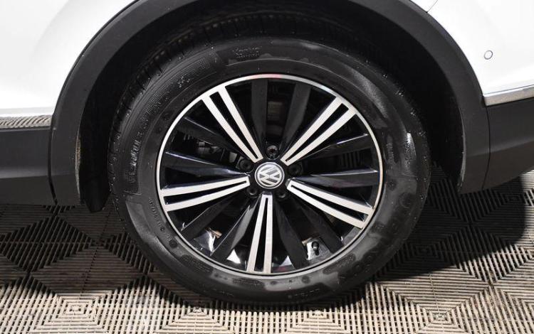 VOLKSWAGEN TIGUAN BLANC ET-151-ZK