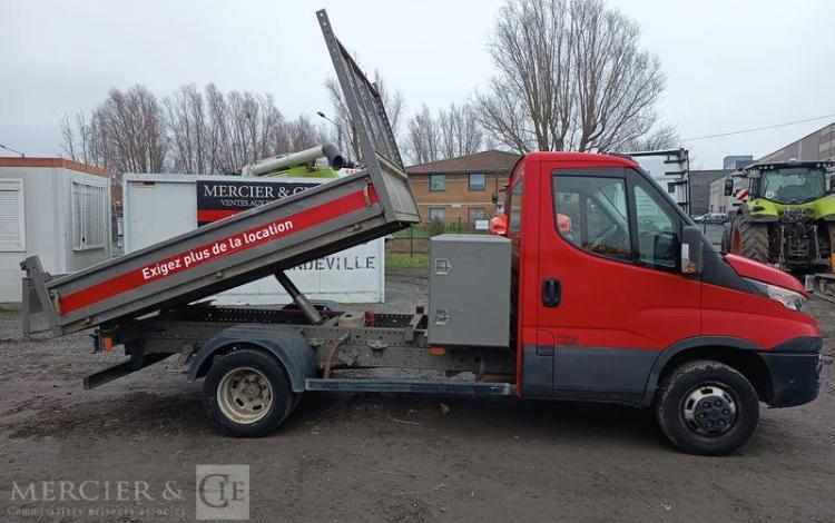 IVECO DAILY 35C12 BENNE AVEC COFFRE ACIER DIESEL – 148746 KMS – ANNEE 2018 ROUGE EW-088-QD