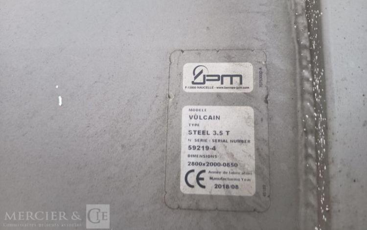 IVECO DAILY 35C12 BENNE AVEC COFFRE ACIER DIESEL – 148746 KMS – ANNEE 2018 ROUGE EW-088-QD