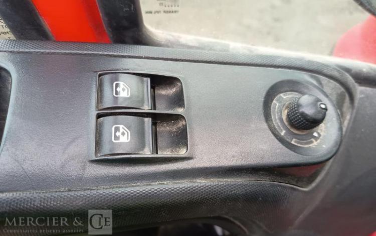 IVECO DAILY 35C12 BENNE AVEC COFFRE ACIER DIESEL – 148746 KMS – ANNEE 2018 ROUGE EW-088-QD