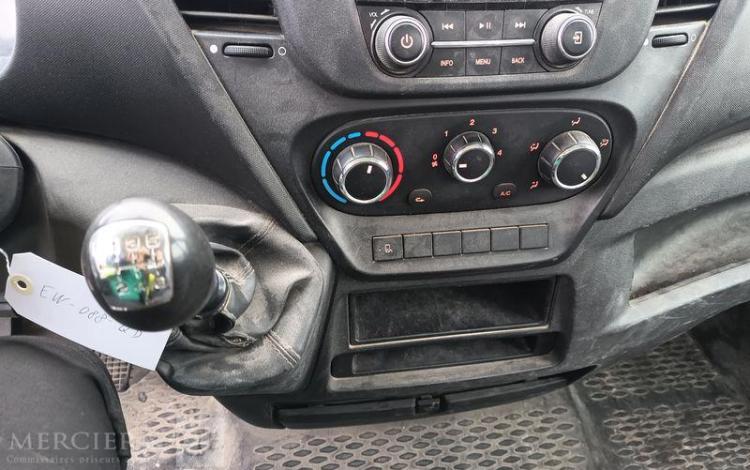 IVECO DAILY 35C12 BENNE AVEC COFFRE ACIER DIESEL – 148746 KMS – ANNEE 2018 ROUGE EW-088-QD