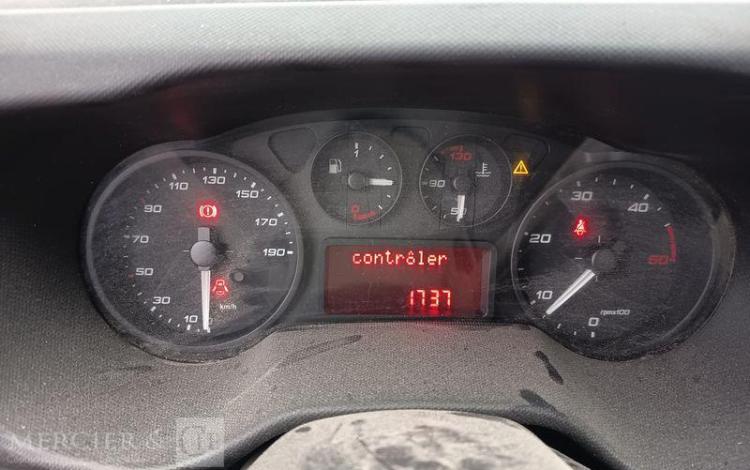 IVECO DAILY 35C12 BENNE AVEC COFFRE ACIER DIESEL – 148746 KMS – ANNEE 2018 ROUGE EW-088-QD