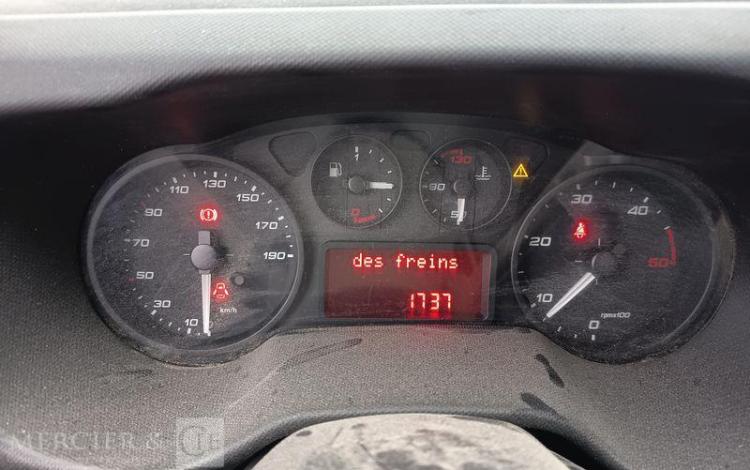 IVECO DAILY 35C12 BENNE AVEC COFFRE ACIER DIESEL – 148746 KMS – ANNEE 2018 ROUGE EW-088-QD