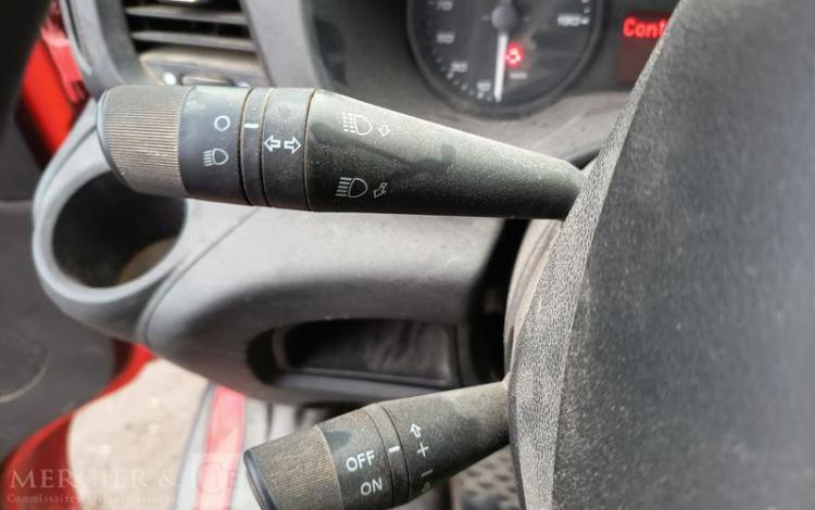 IVECO DAILY 35C12 BENNE AVEC COFFRE ACIER DIESEL – 148746 KMS – ANNEE 2018 ROUGE EW-088-QD