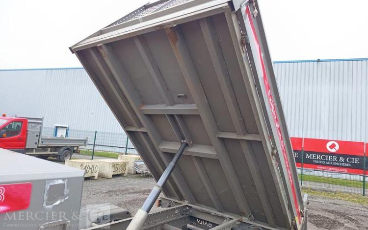 IVECO DAILY 35C12 BENNE AVEC COFFRE ACIER DIESEL – 148746 KMS – ANNEE 2018 ROUGE EW-088-QD