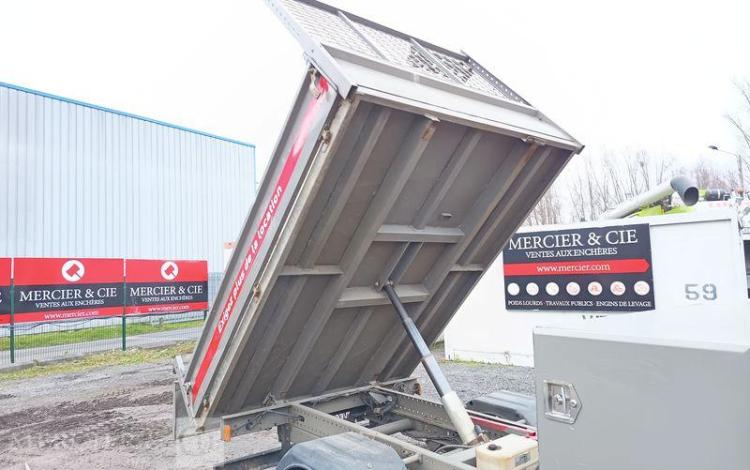 IVECO DAILY 35C12 BENNE AVEC COFFRE ACIER DIESEL – 148746 KMS – ANNEE 2018 ROUGE EW-088-QD