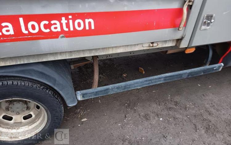 IVECO DAILY 35C12 BENNE AVEC COFFRE ACIER DIESEL – 148746 KMS – ANNEE 2018 ROUGE EW-088-QD