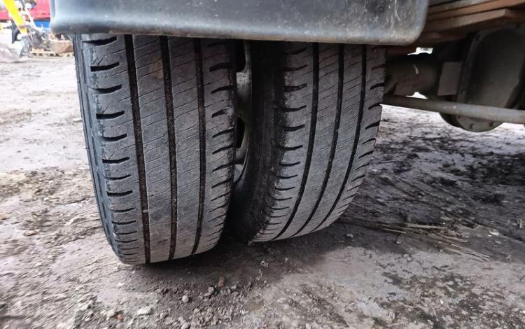 IVECO DAILY 35C12 BENNE AVEC COFFRE ACIER DIESEL – 148746 KMS – ANNEE 2018 ROUGE EW-088-QD