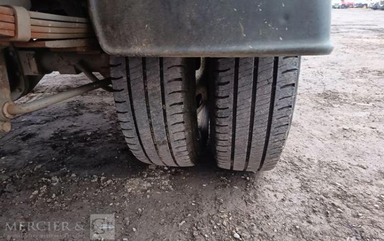 IVECO DAILY 35C12 BENNE AVEC COFFRE ACIER DIESEL – 148746 KMS – ANNEE 2018 ROUGE EW-088-QD