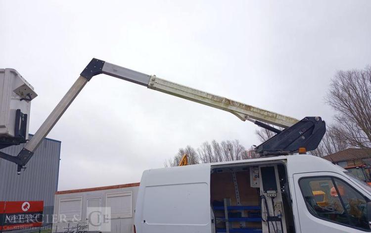 RENAULT MASTER III 2,3 DCI 16V 130CV AVEC NACELLE KLUBB BLANC EX-302-BV