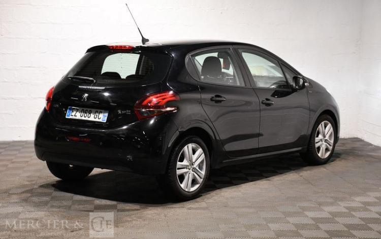 PEUGEOT 208 STYLE NOIRE EZ-068-GC