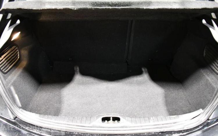PEUGEOT 208 STYLE NOIRE EZ-068-GC