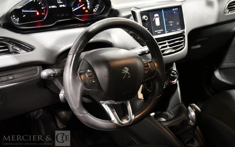PEUGEOT 208 STYLE NOIRE EZ-068-GC