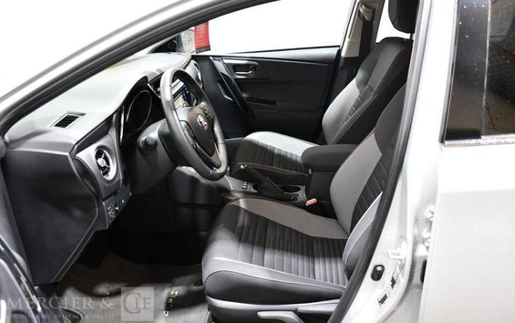 TOYOTA AURIS 1.8 HSD 136H 100 FULL-HYBRID DESIGN  BVA GRIS EZ-847-VN