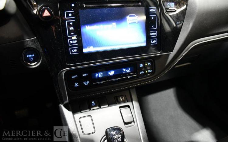 TOYOTA AURIS 1.8 HSD 136H 100 FULL-HYBRID DESIGN  BVA GRIS EZ-847-VN