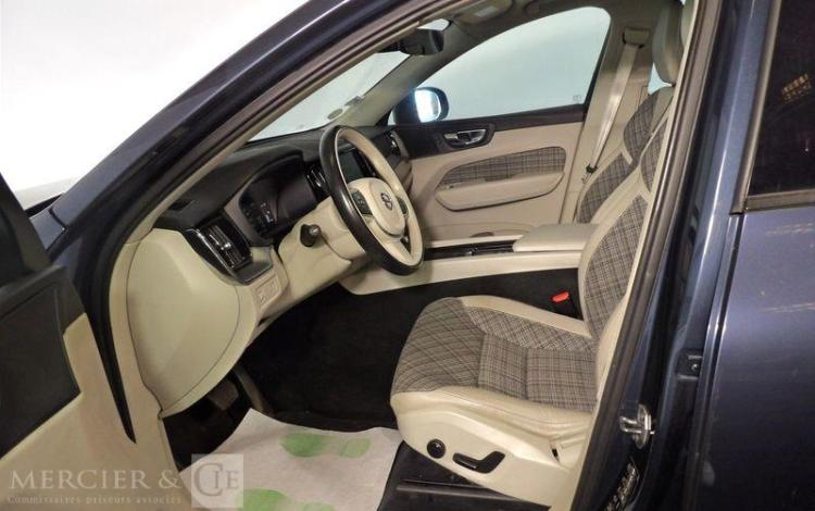 VOLVO XC60 2.0 D4 190ch MOMENTUM GEARTRONIC GRIS FA-785-WA