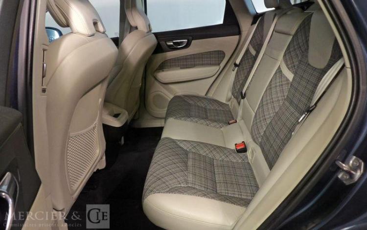 VOLVO XC60 2.0 D4 190ch MOMENTUM GEARTRONIC GRIS FA-785-WA