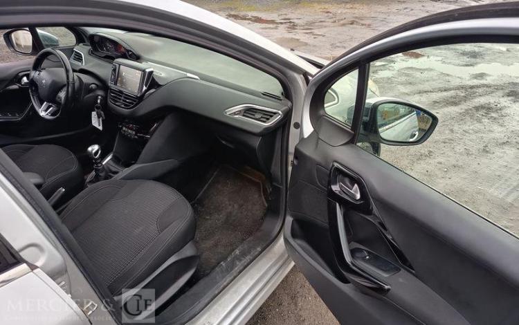 PEUGEOT 208 1.5 BLUEHDI 100 ALLURE BUSINESS GRIS FB-790-WX