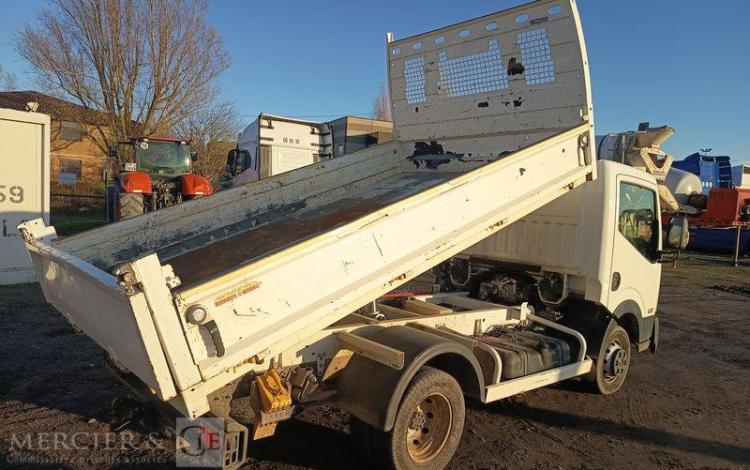 NISSAN NT400 CABSTAR 3,0 TD 16V 130ch AVEC BENNE – DIESEL – 71136 KMS – ANNEE 2019 BLANC FD-097-GH