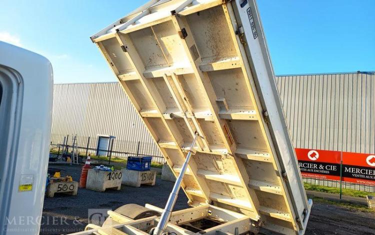 NISSAN NT400 CABSTAR 3,0 TD 16V 130ch AVEC BENNE – DIESEL – 71136 KMS – ANNEE 2019 BLANC FD-097-GH