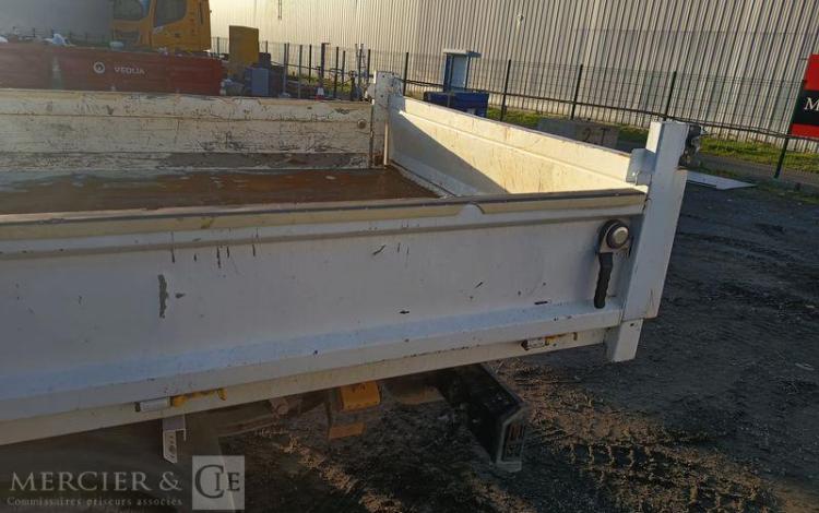 NISSAN NT400 CABSTAR 3,0 TD 16V 130ch AVEC BENNE – DIESEL – 71136 KMS – ANNEE 2019 BLANC FD-097-GH