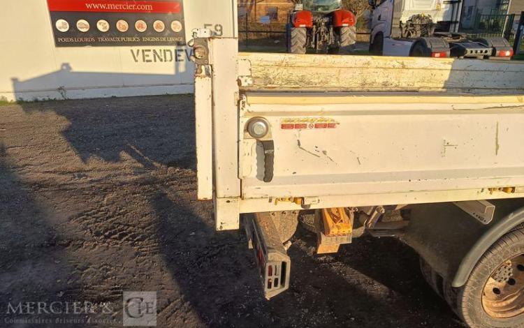 NISSAN NT400 CABSTAR 3,0 TD 16V 130ch AVEC BENNE – DIESEL – 71136 KMS – ANNEE 2019 BLANC FD-097-GH