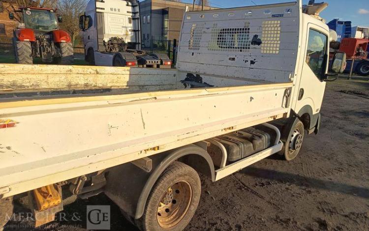 NISSAN NT400 CABSTAR 3,0 TD 16V 130ch AVEC BENNE – DIESEL – 71136 KMS – ANNEE 2019 BLANC FD-097-GH