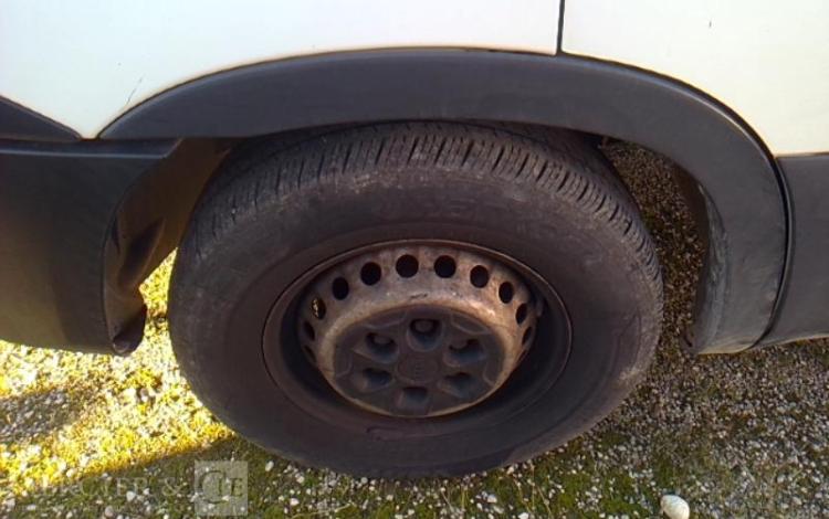 IVECO 35-140 FOURGON BLANC FF-395-CY