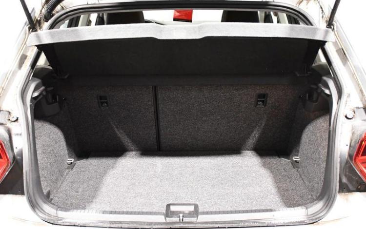 VOLKSWAGEN POLO    1,0 TSI 95 CONNECT GRIS FF-524-DS