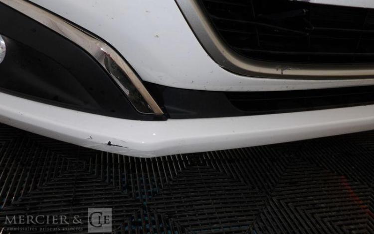 PEUGEOT 208 SOCIETE 1.5 BLUEHDI 100ch PREMIUM PACK BLANC FL-016-QB