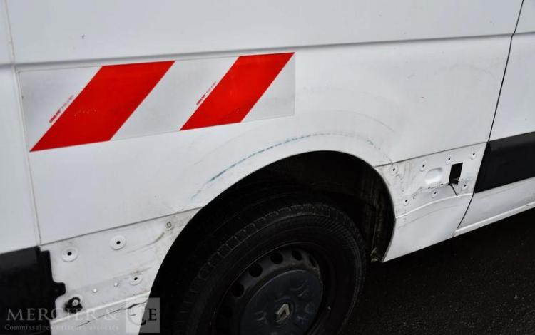 RENAULT MASTER GCF F3500 L2H2 DCI 135 BLANC FL-985-XD