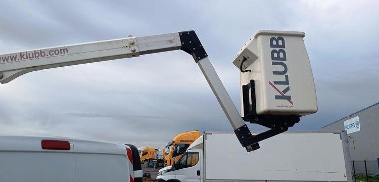 RENAULT TRAFIC 1,6DCI 120CV AVEC NACELLE KLUBB/K21 – 9M – 1138 HEURES  – ANNEE 2020 BLANC FN-131-ML