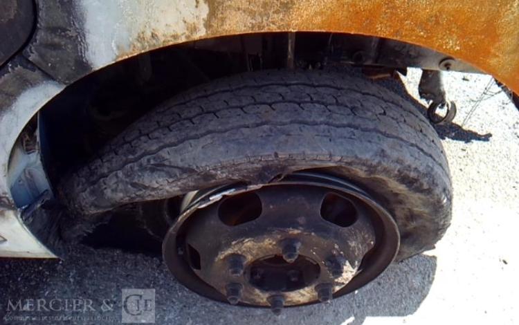 RENAULT MASTER BENNE SIMPLE CABINE COFFRE – EN L ETAT – ACCIDENTE INCENDIE BLANC FN-878-RX