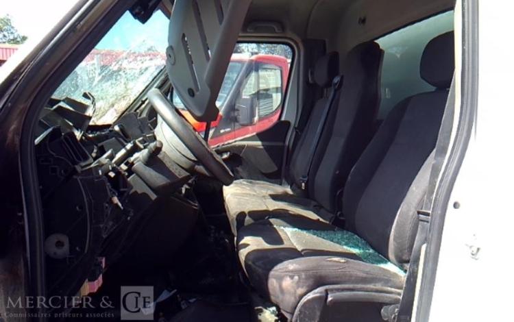 RENAULT MASTER BENNE SIMPLE CABINE COFFRE – EN L ETAT – ACCIDENTE INCENDIE BLANC FN-878-RX